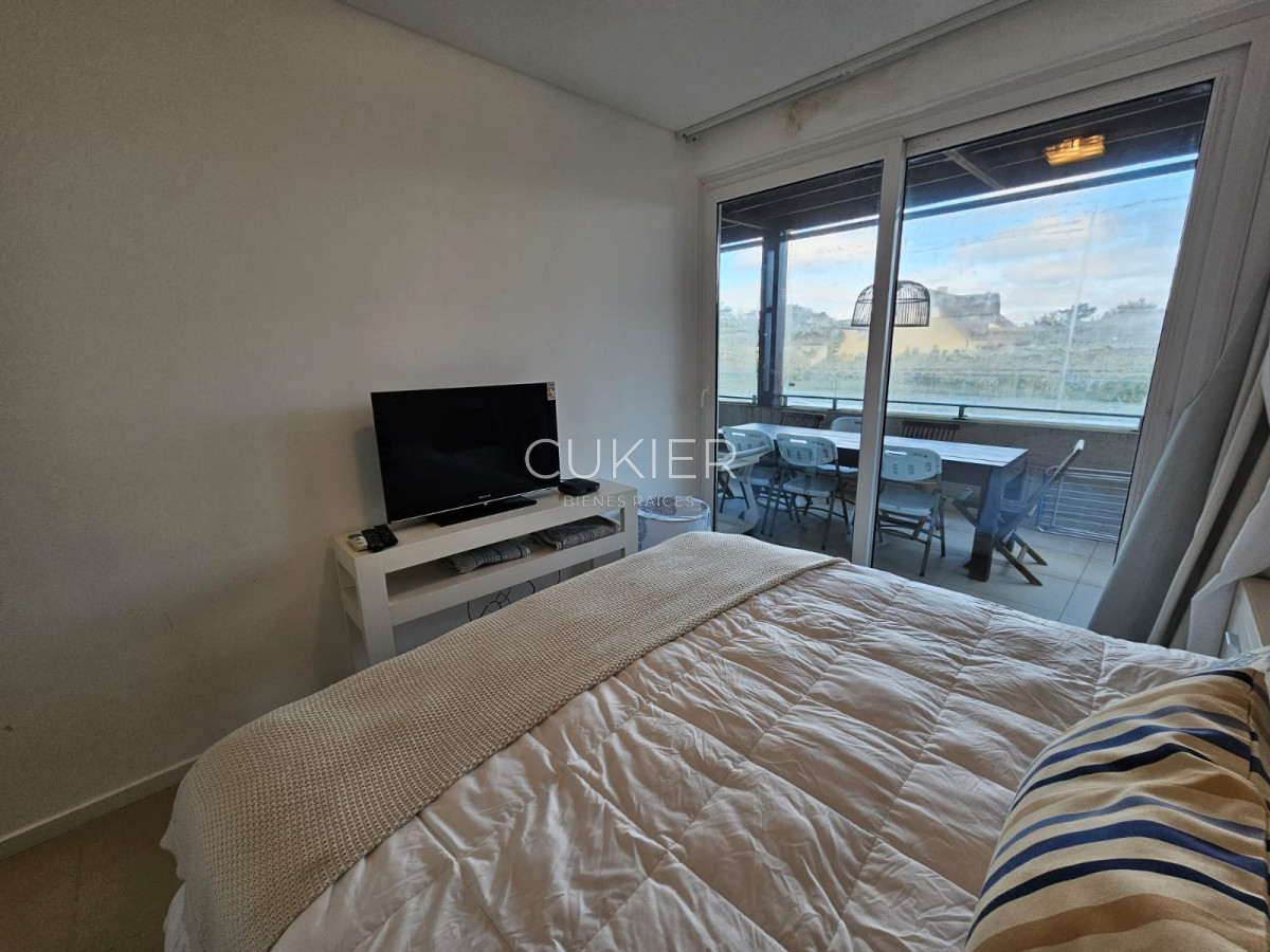 Apartamento ID.2064 - Alquiler anual de apartamento 2 dormitorios con parrillero propio en la Barra Punta del Este