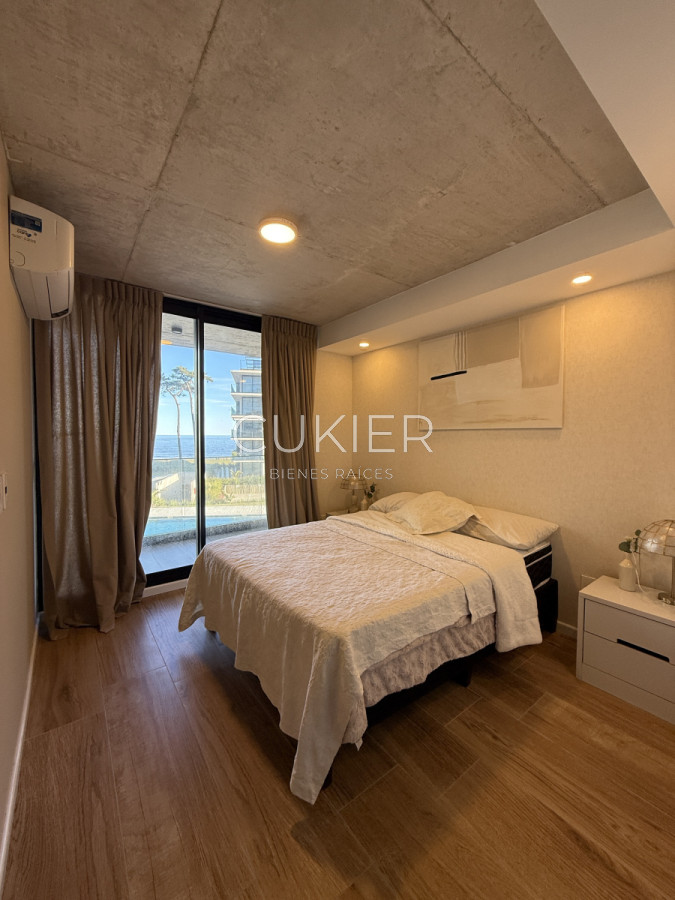 Apartamento ID.4946 - Alquiler anual apartamento 2 dormitorios frente al mar en playa mansa Pinares