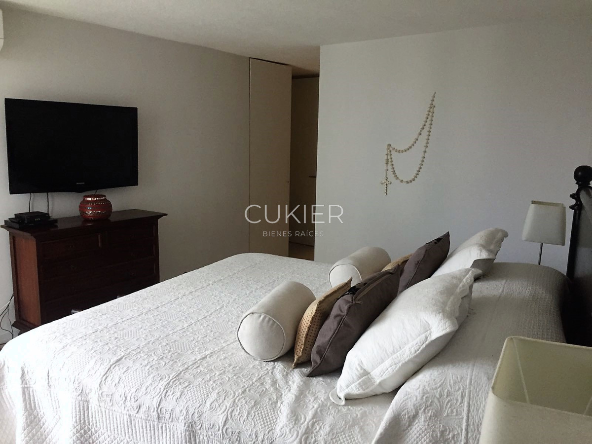 Apartamento ID.3537 - Venta apartamento 3 dormitorios y dependencia en Playa Brava a 100 m del mar 