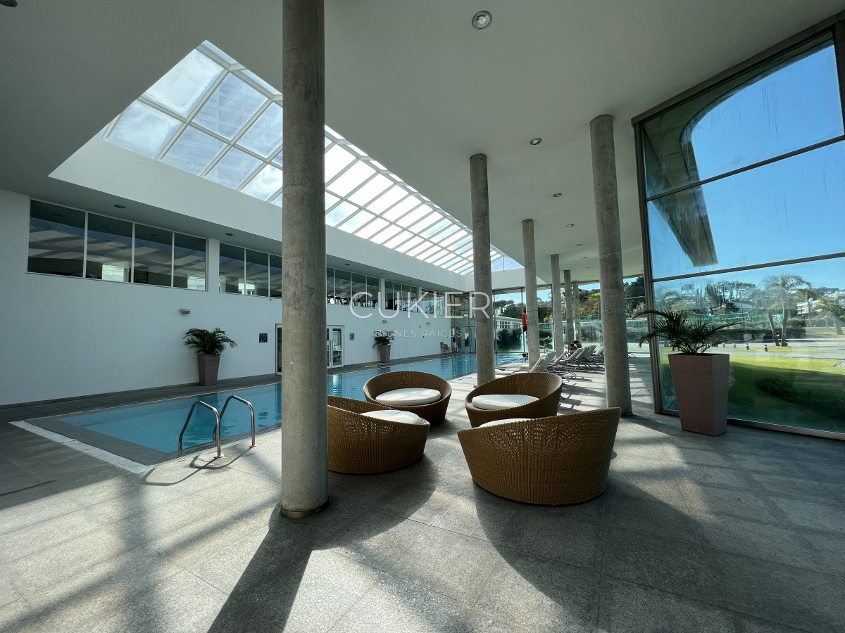 Apartamento ID.871 - Venta espectacular apartamento 4 suites en torre de categoría Aquarela Playa Mansa Punta del Este