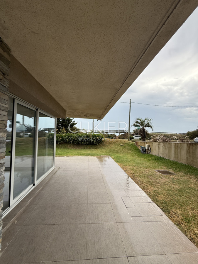 Apartamento ID.4549 - Alquiler anual e invernal apartamento 1 dormitorio con jardín en planta baja frente al mar 