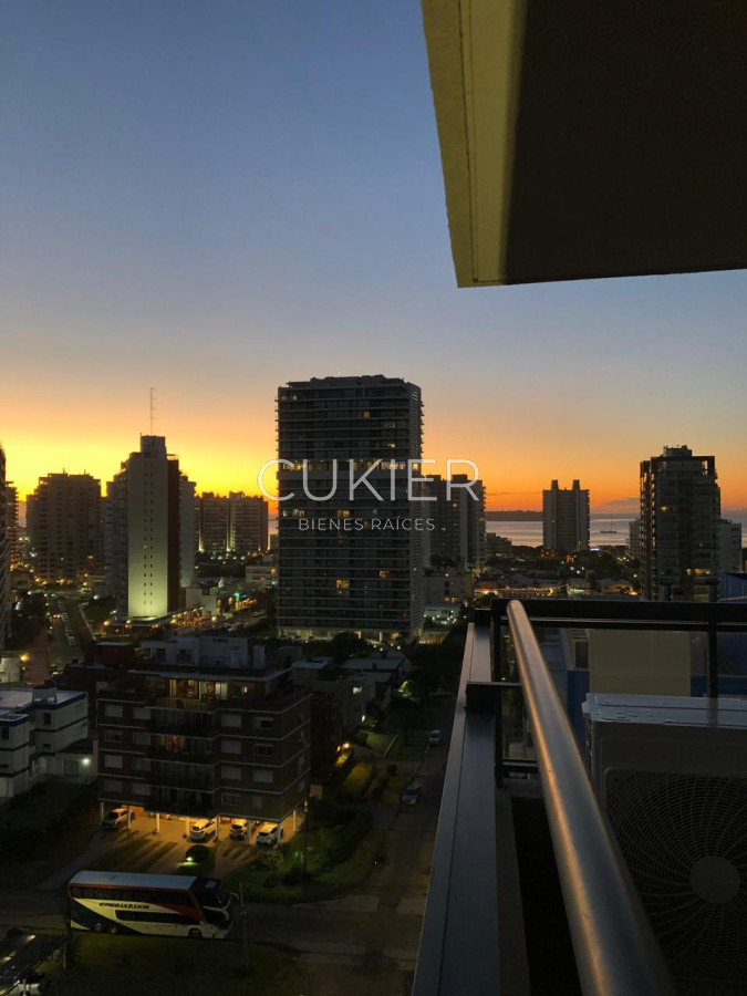 Apartamento ID.4039 - Alquiler anual apartamento 2 dormitorios con vista al mar en Aidy Grill edificio con servicios 