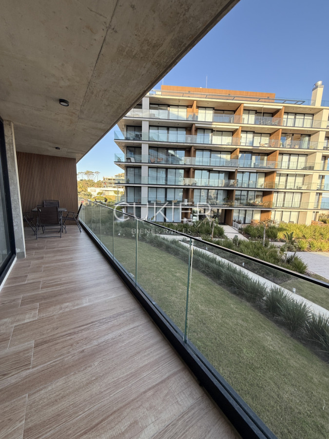 Apartamento ID.4946 - Alquiler anual apartamento 2 dormitorios frente al mar en playa mansa Pinares