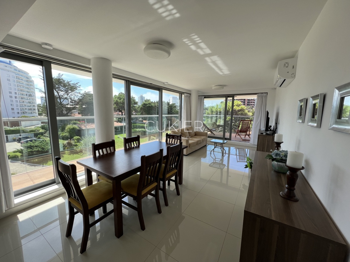 Apartamento ID.1506 - Alquiler de temporada y venta de apartamento 2 dormitorios en edificio de categoría Playa Brava