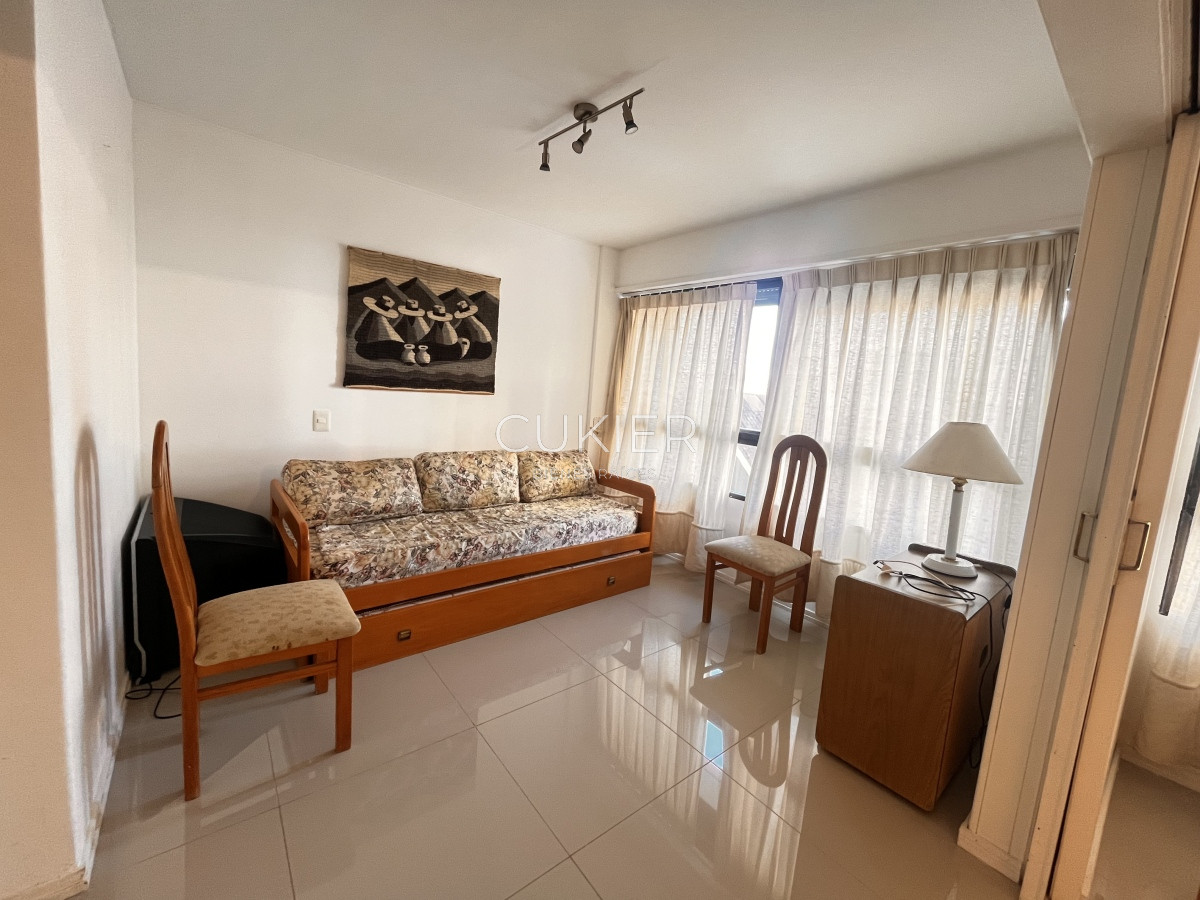 Apartamento ID.3383 - Venta EN OPORTUNIDAD de apartamento 2 dormitorios y dependencia en Peninsula Punta Del Este. 