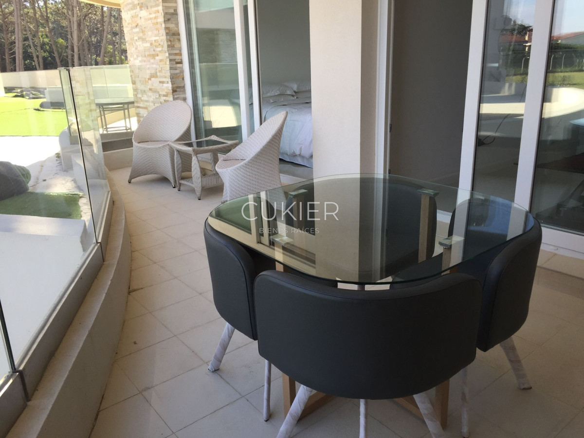 Apartamento ID.3593 - Venta en Punta Del Este frente al mar 1 dormitorio.