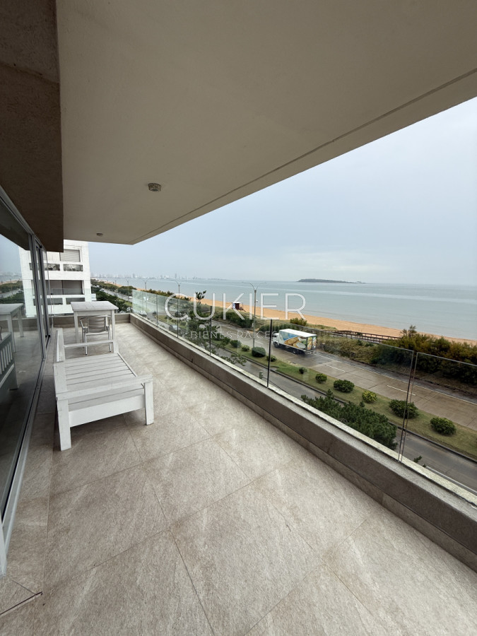 Apartamento ID.4546 - Venta y alquiler anual o invernal de apartamento 2 dormitorios frente al mar en playa mansa 