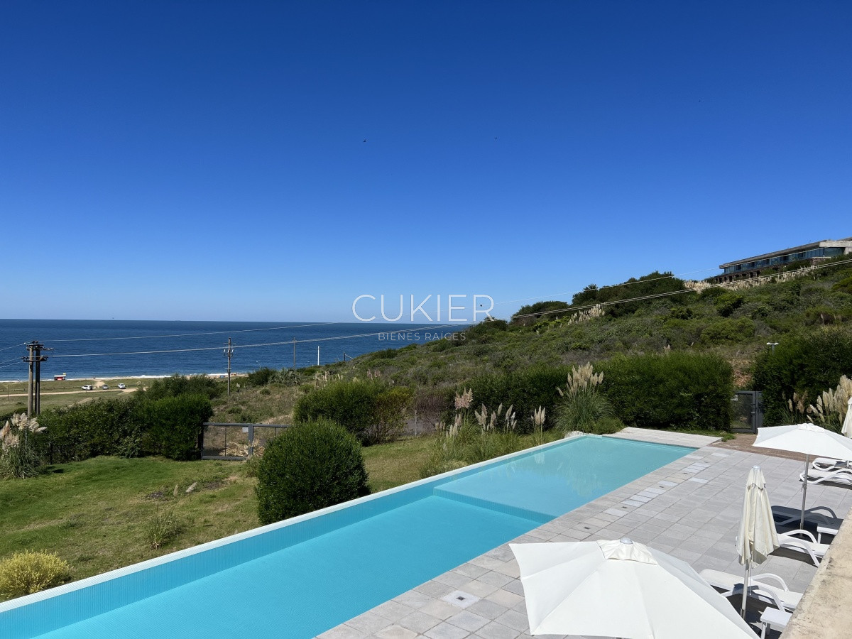 Apartamento ID.1341 - Alquiler de temporada y venta de apartamento 2 dormitorios a estrenar duplex con piscina propia y primera linea al mar en Punta Ballena 