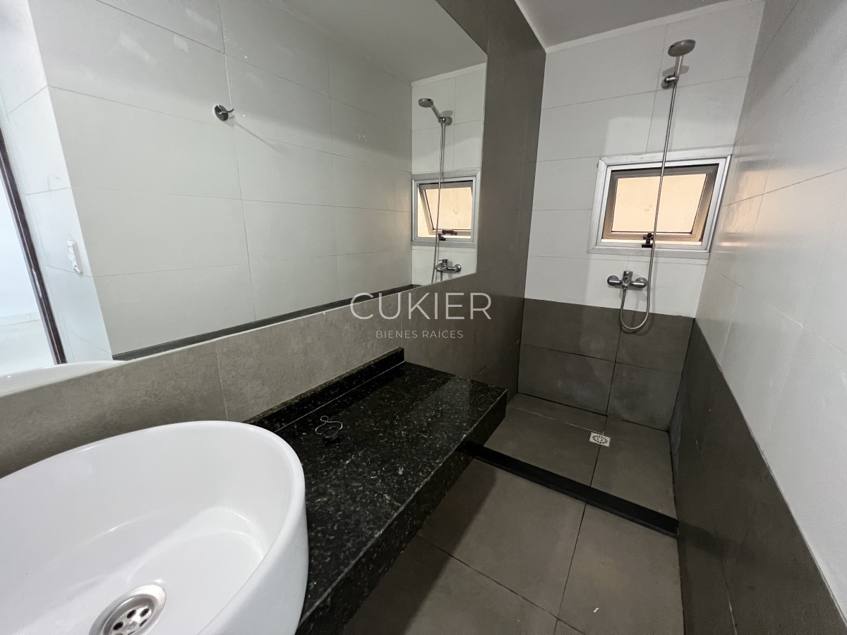 Apartamento ID.1540 - Alquiler anual y venta apartamento 1 dormitorio en primera linea frente al mar Playa Mansa Punta del Este