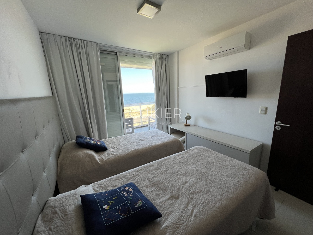 Apartamento ID.1541 - Alquiler anual y invernal de apartamento 2 dormitorios frente al mar en playa mansa