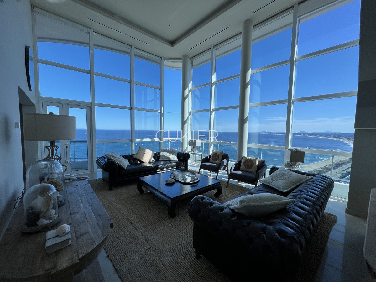 Apartamento ID.871 - Venta espectacular apartamento 4 suites en torre de categoría Aquarela Playa Mansa Punta del Este