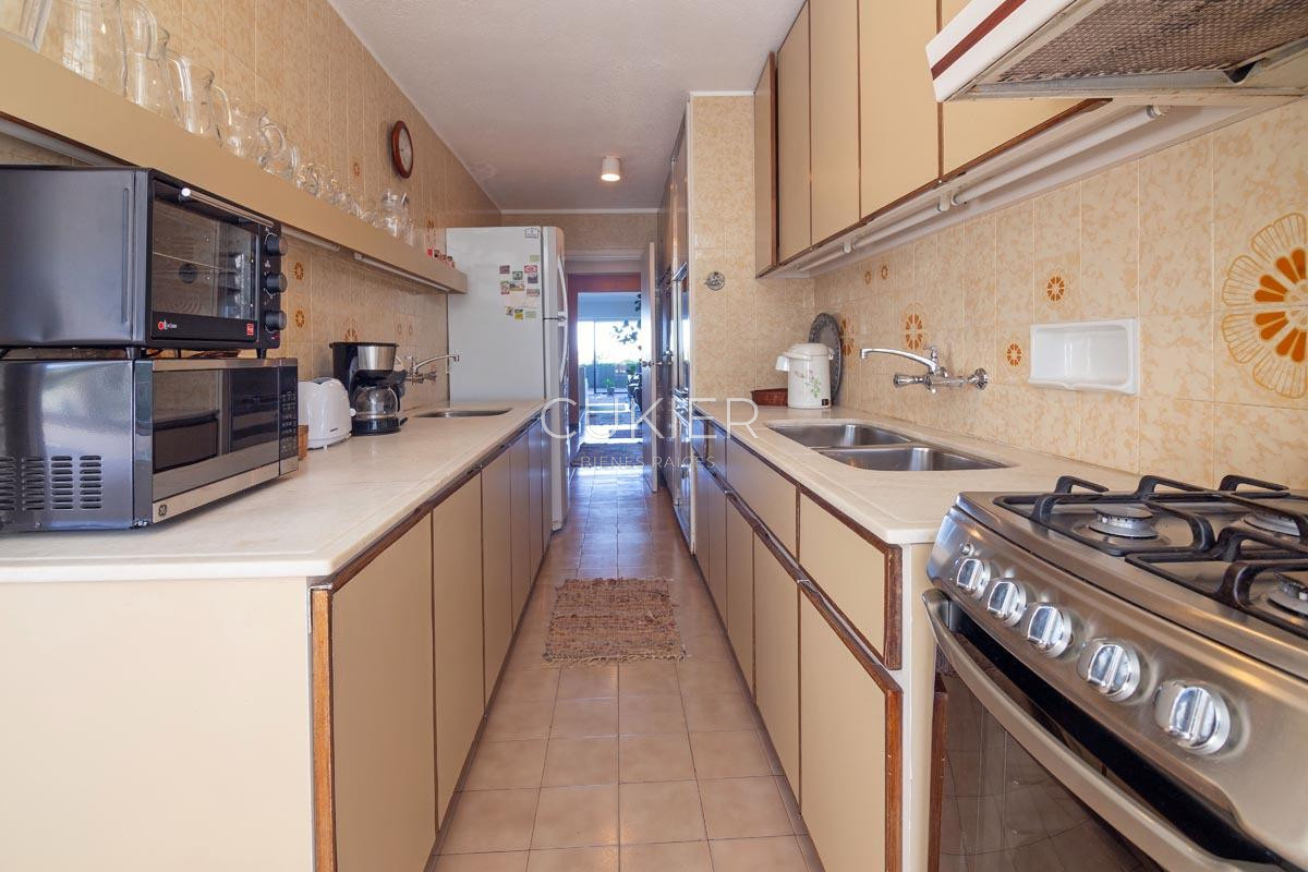 Apartamento ID.1369 - Alquiler anual y venta apartamento 3 dormitorios frente al mar en playa brava Punta del Este