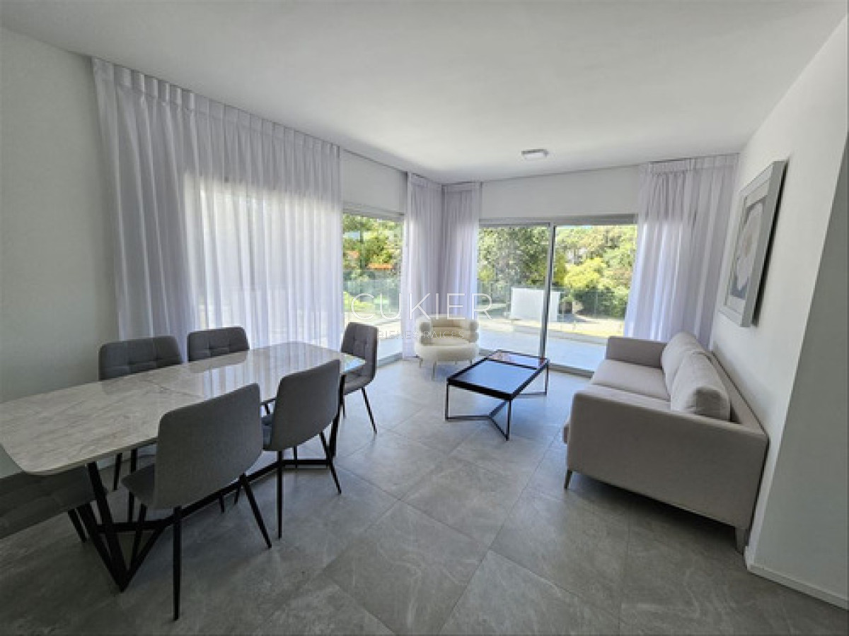 Apartamento ID.4617 - Apartamento En Venta De 2 Dormitorios Playa Mansa