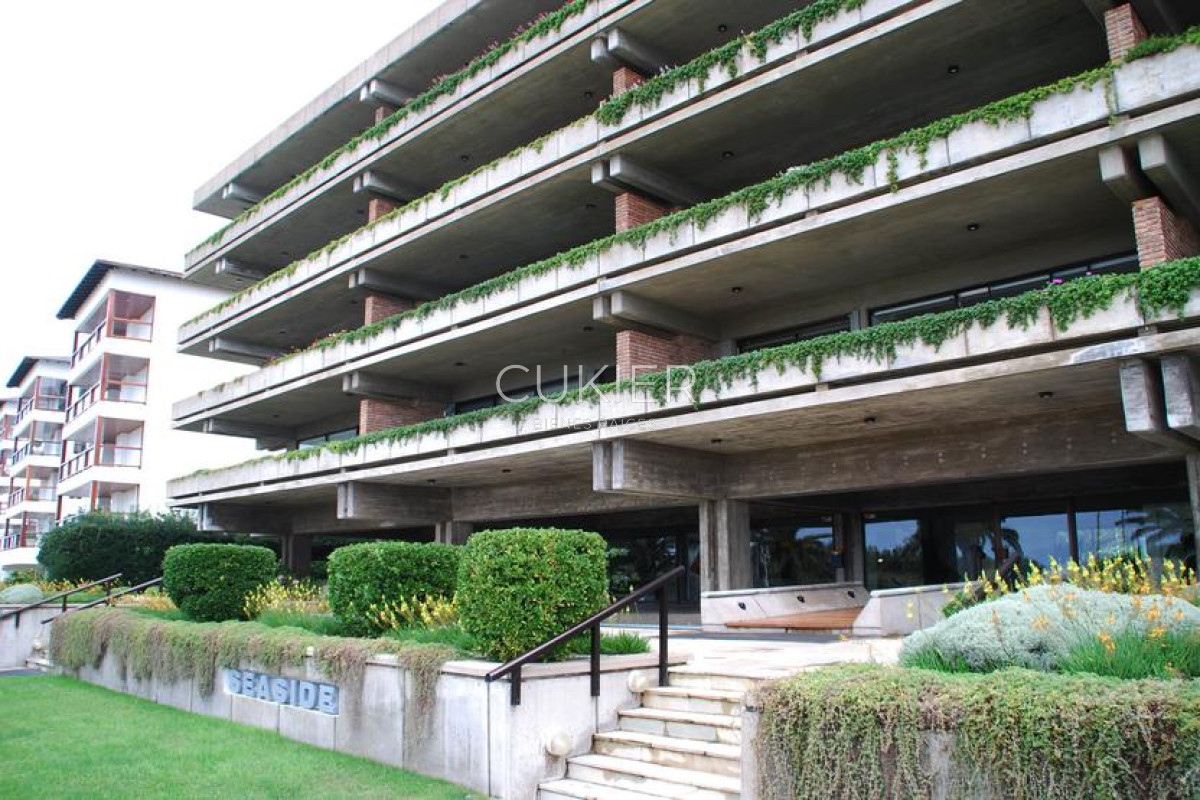 Apartamento ID.1369 - Alquiler anual y venta apartamento 3 dormitorios frente al mar en playa brava Punta del Este