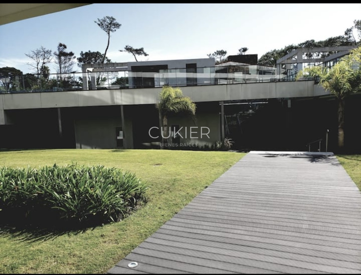 Apartamento ID.4121 - Venta de apartamento 1 dormitorio en primera linea mansa edificio Sea Breezes