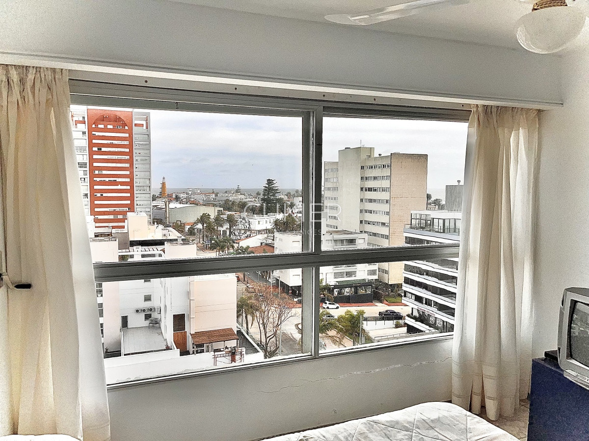 Apartamento ID.3700 - VENTA en Peninsula amplio departamento de 120m2 con vista al puerto.