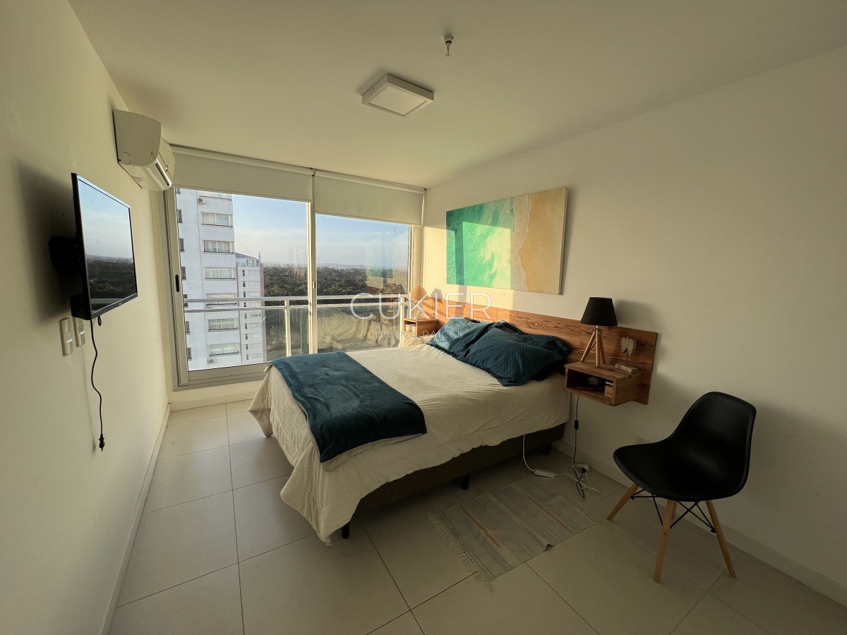 Apartamento ID.1081 - Alquiler anual apartamento 1 dormitorio en edificio con servicios Punta del Este