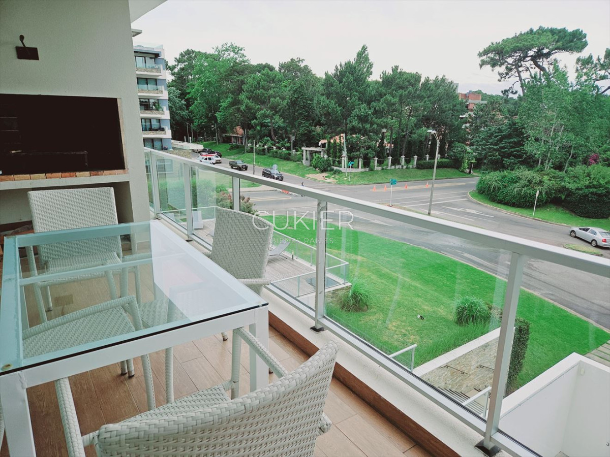 Apartamento ID.2862 - Venta apartamento 2 dormitorios con parrillero propio en Mansa Punta del Este