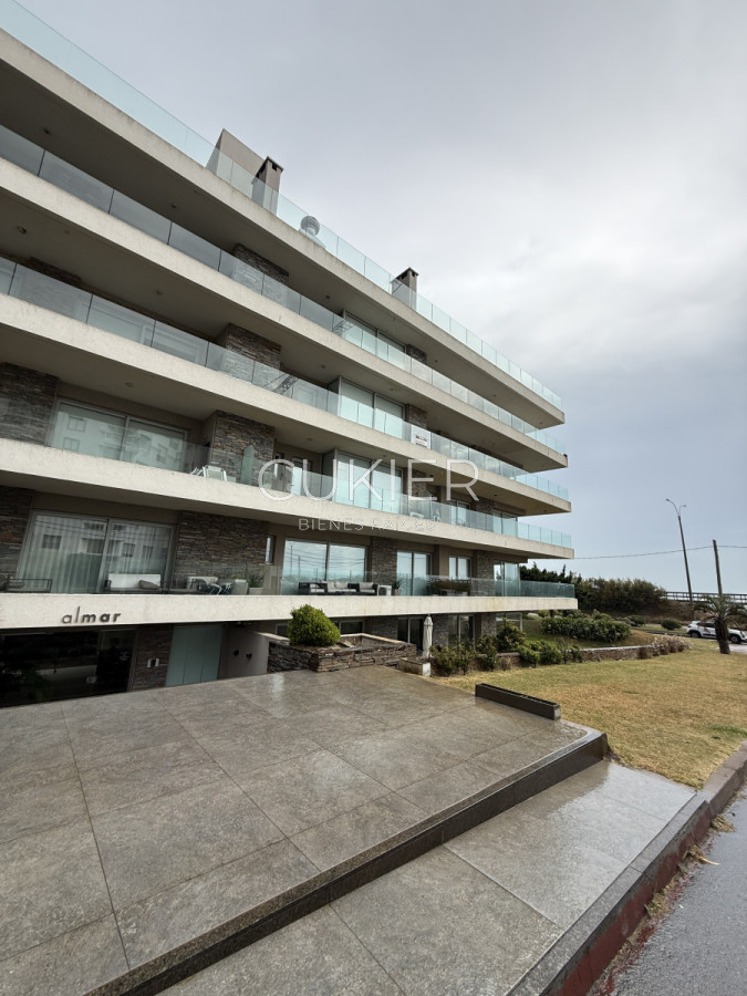 Apartamento ID.4548 - Alquiler anual e invernal apartamento monoambiente con parrillero frente al mar en playa mansa 