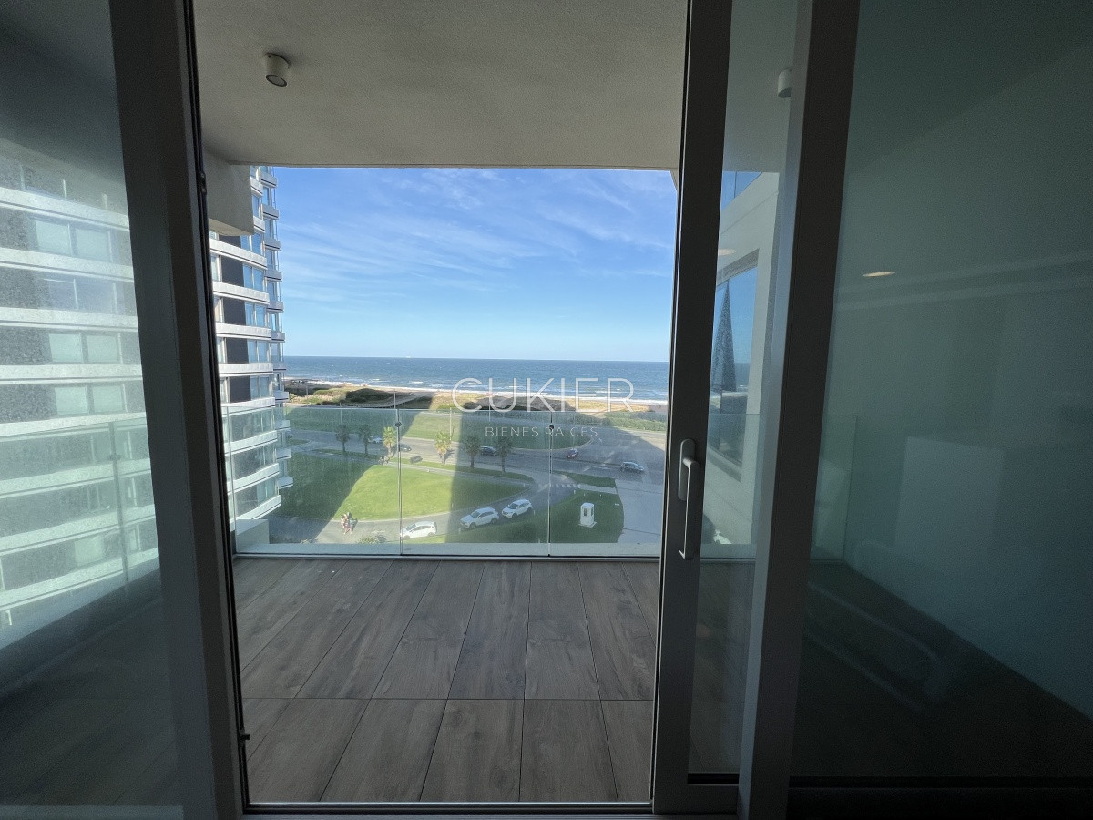 Apartamento ID.1601 - Alquiler anual apartamento 2 dormitorios primera linea Playa Brava en Trump Tower