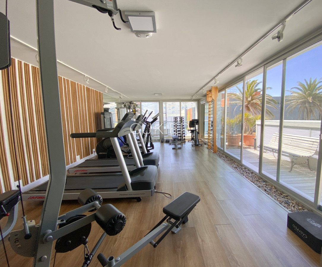 Apartamento ID.1374 - Alquiler anual y venta de hermoso apartamento primera linea en Playa Brava Punta del Este