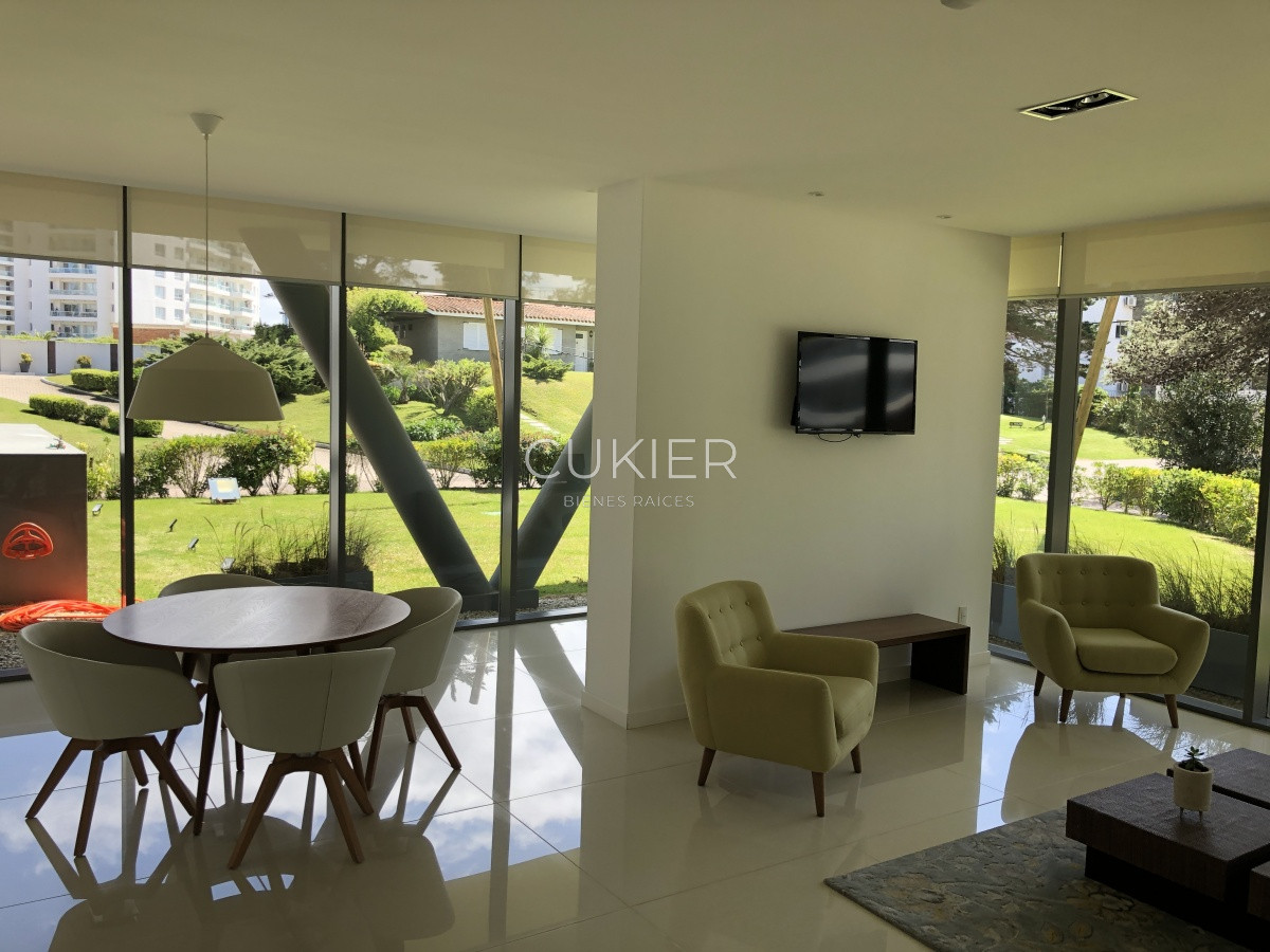 Apartamento ID.1506 - Alquiler de temporada y venta de apartamento 2 dormitorios en edificio de categoría Playa Brava