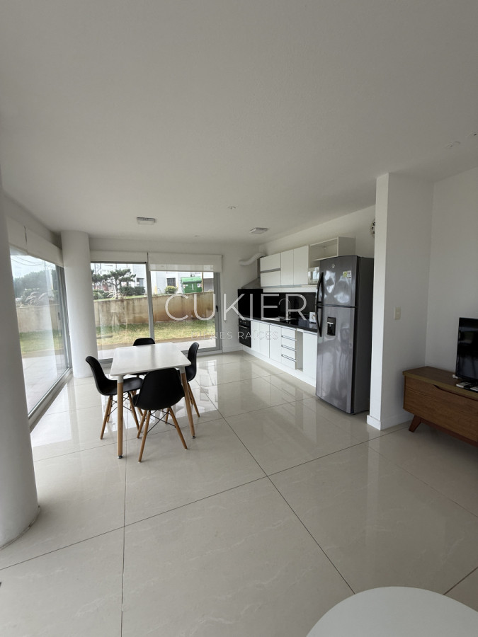 Apartamento ID.4549 - Alquiler anual e invernal apartamento 1 dormitorio con jardín en planta baja frente al mar 