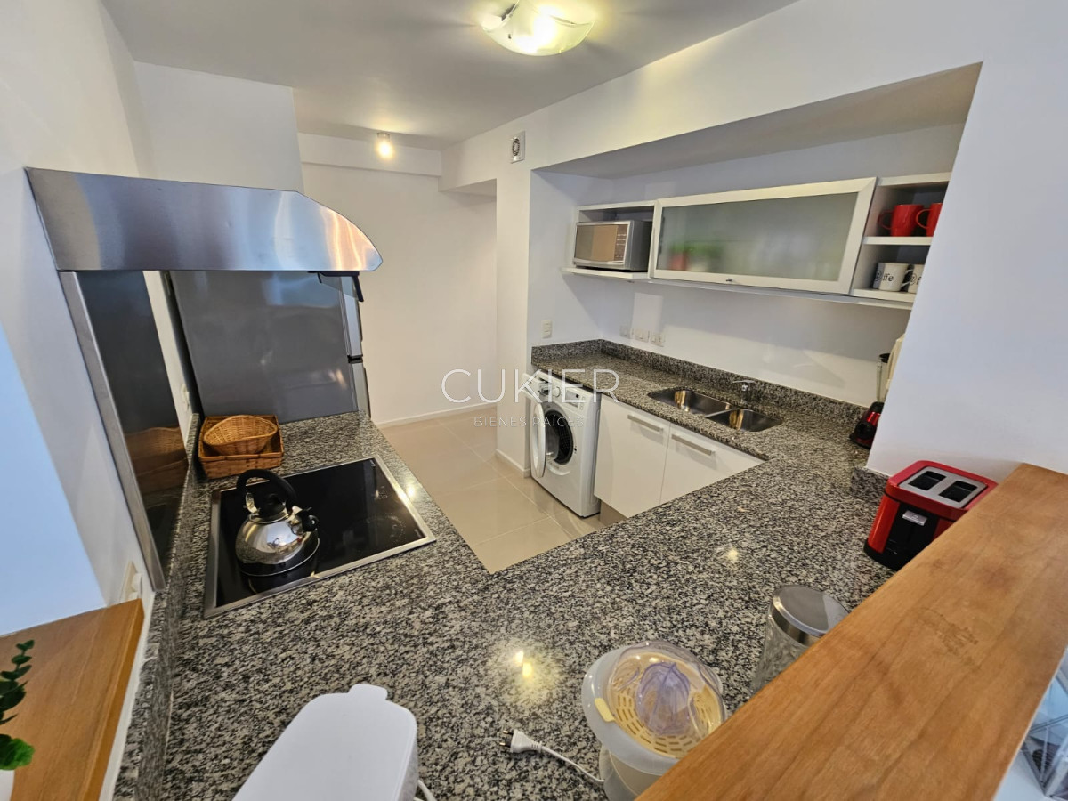 Apartamento ID.2063 - Venta apartamento 2 dormitorios en edificio de categoría en Playa Mansa Punta del Este