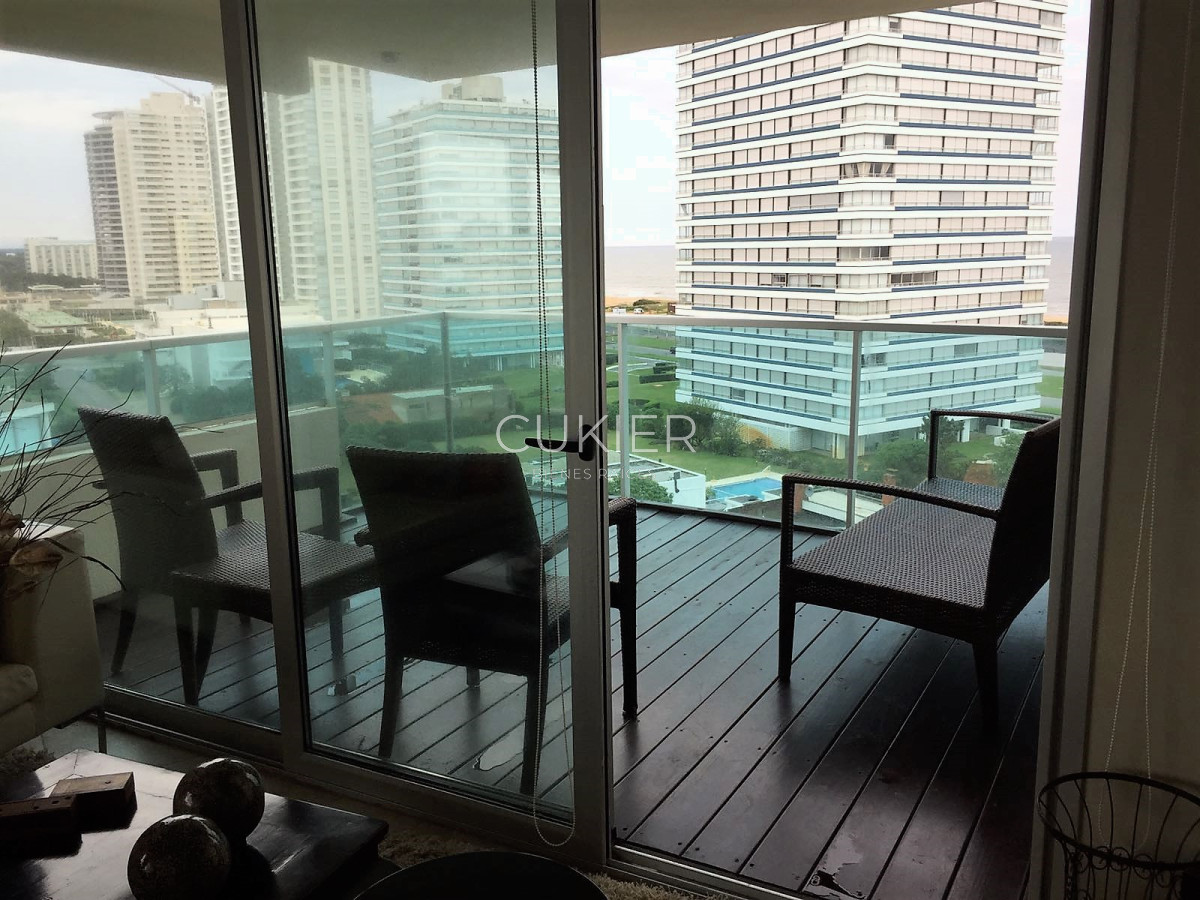 Apartamento ID.3537 - Venta apartamento 3 dormitorios y dependencia en Playa Brava a 100 m del mar 