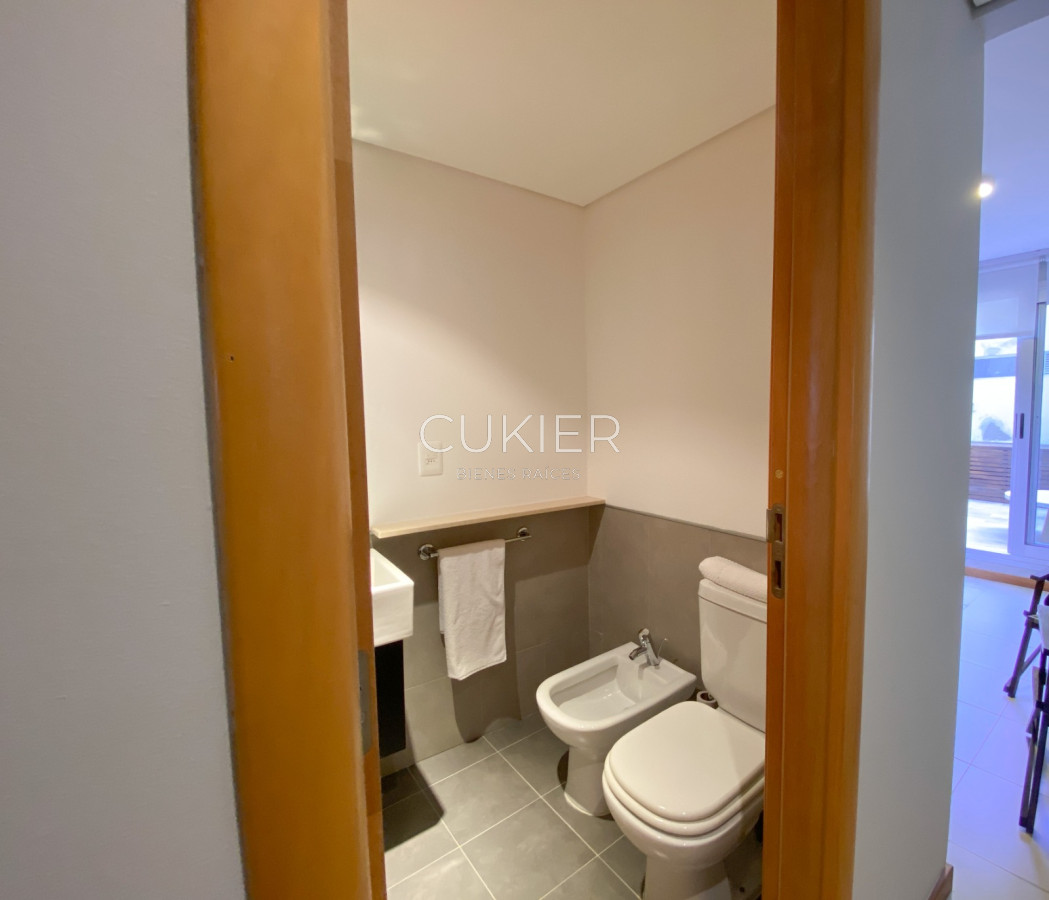 Apartamento ID.1374 - Alquiler anual y venta de hermoso apartamento primera linea en Playa Brava Punta del Este