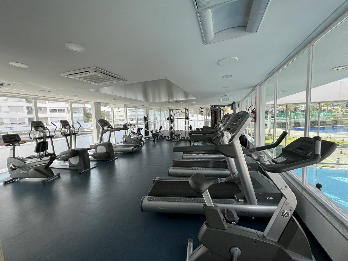 Apartamento ID.871 - Venta espectacular apartamento 4 suites en torre de categoría Aquarela Playa Mansa Punta del Este