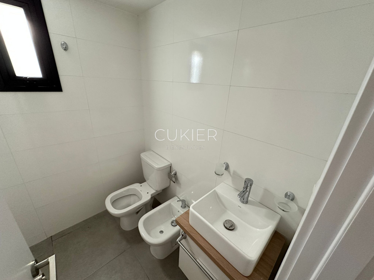 Apartamento ID.4615 - Venta Apartamento De 2 Dormitorios En Playa Mansa ideal inversores!