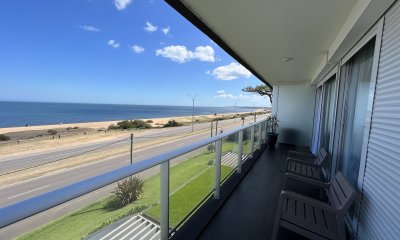 Alquiler anual y invernal de apartamento 2 dormitorios frente al mar en playa mansa