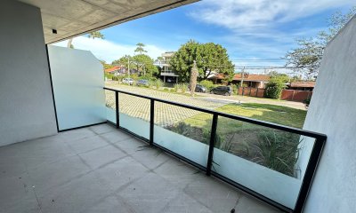 Venta Apartamento De 2 Dormitorios En Playa Mansa ideal inversores!