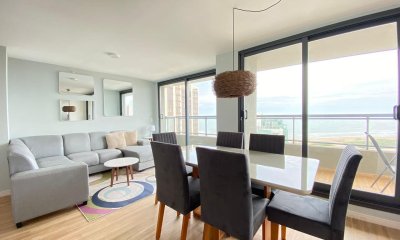 Alquiler anual apartamento 2 dormitorios con vista al mar en Aidy Grill edificio con servicios