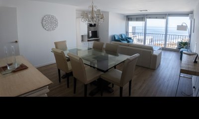 Apartamento en venta de 3 dormitorios con vista al mar en Península