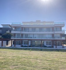 Venta de apartamento 2 dormitorios en primera linea playa mansa