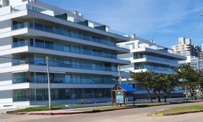Alquiler anual e invernal de apartamento 3 dormitorios con parrillero primera linea playa mansa