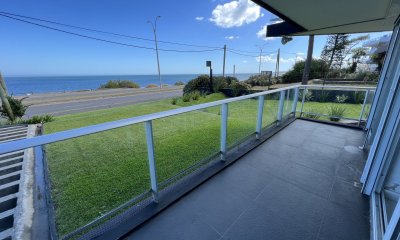 Alquiler anual y venta apartamento 1 dormitorio en primera linea frente al mar Playa Mansa Punta del Este