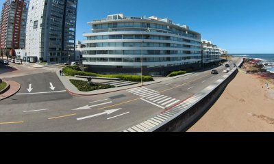 Alquiler anual y venta de hermoso apartamento primera linea en Playa Brava Punta del Este