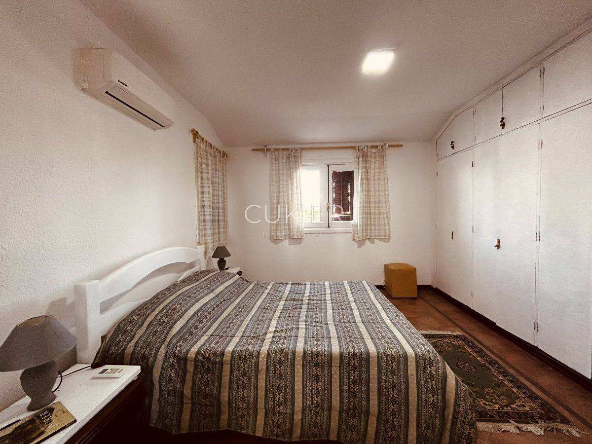 Casa ID.1424 - Alquiler anual casa 4 dormitorios en Playa Mansa Punta del Este