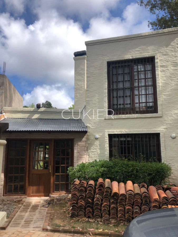 Casa ID.2180 - Casa en alquiler anual, 3 dormitorios, 2 baños en San Rafael.