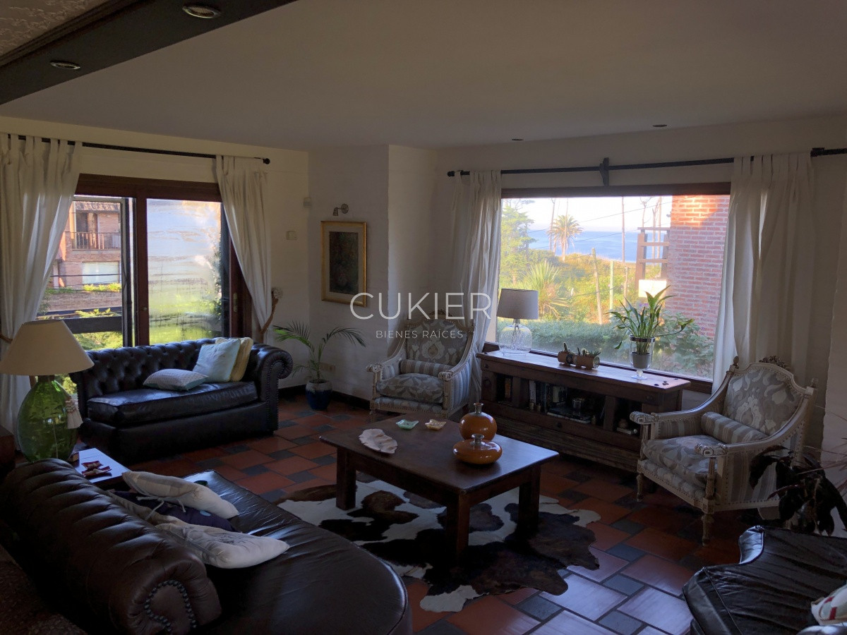 Casa ID.249 - Alquiler de temporada de espectacular casa de 4 dormitorios en Pinares Punta del Este 