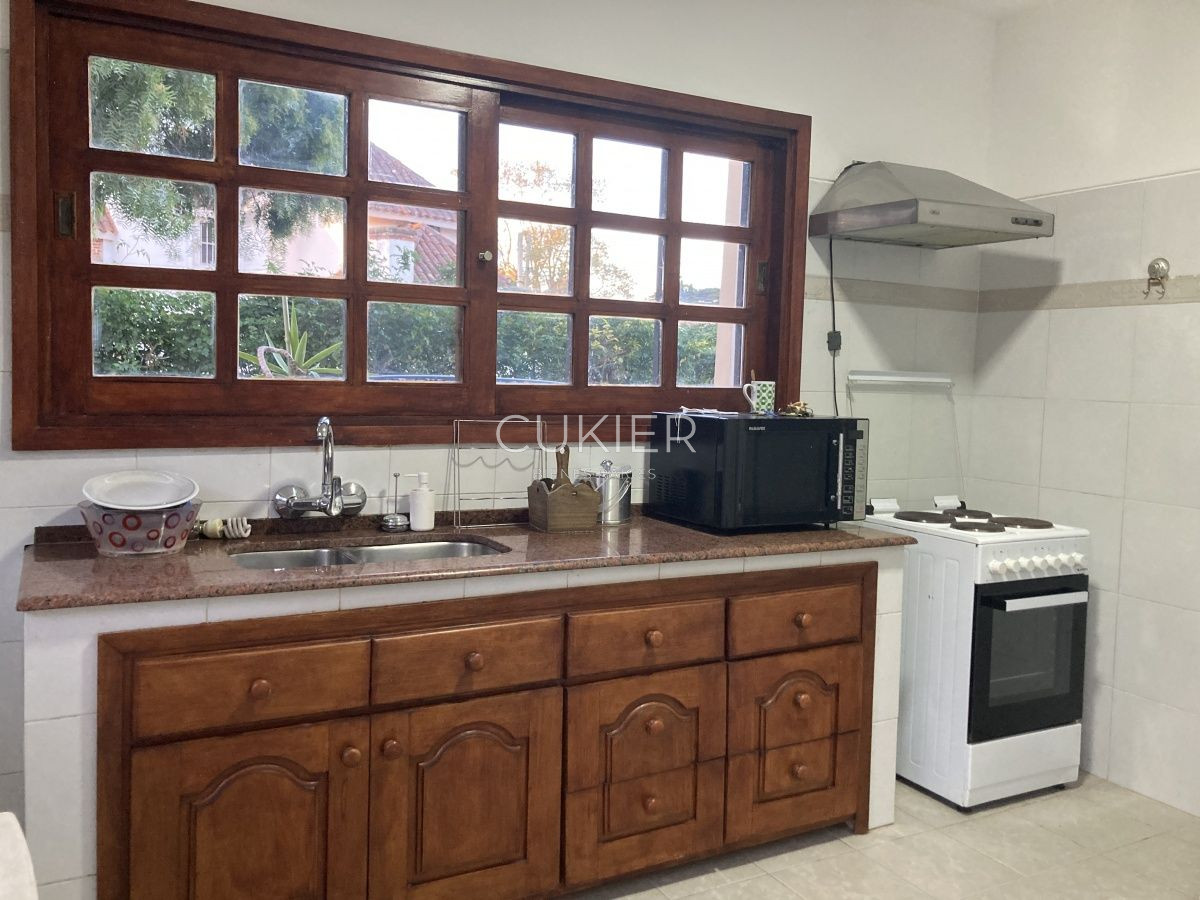 Casa ID.1424 - Alquiler anual casa 4 dormitorios en Playa Mansa Punta del Este