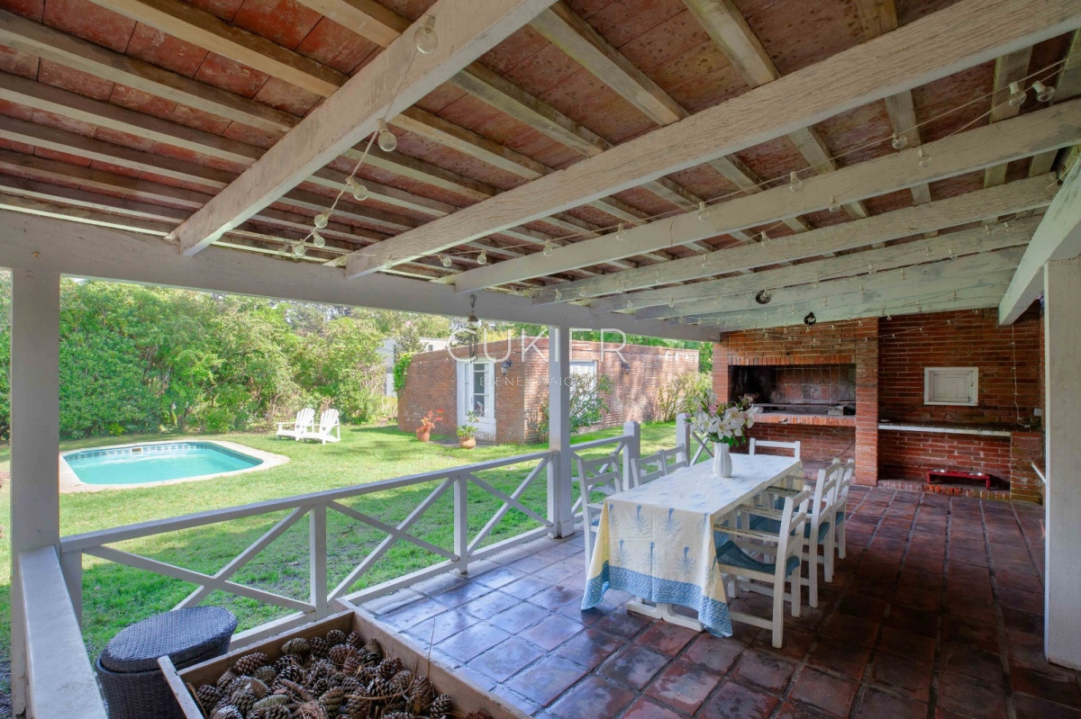 Casa ID.2697 - Alquiler anual y temporada de casa 4 dormitorios en San Rafael con piscina a 200 m de playa brava