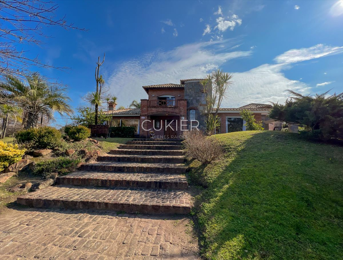 Casa ID.2460 - VENDO CASA 6 DORMITORIOS SOLANAS PUNTA DEL ESTE PISCINA