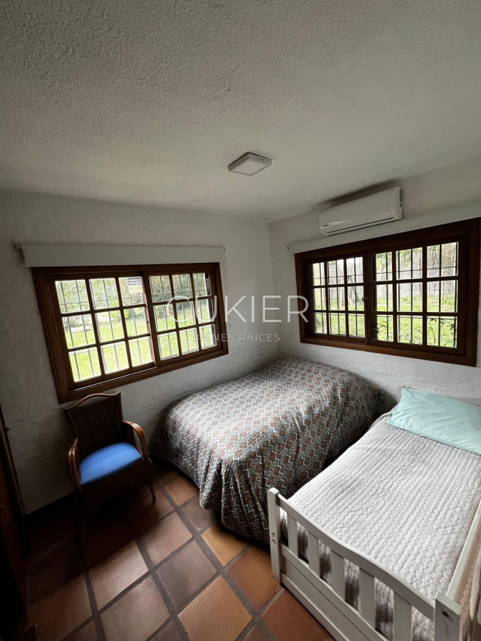 Casa ID.2180 - Casa en alquiler anual, 3 dormitorios, 2 baños en San Rafael.