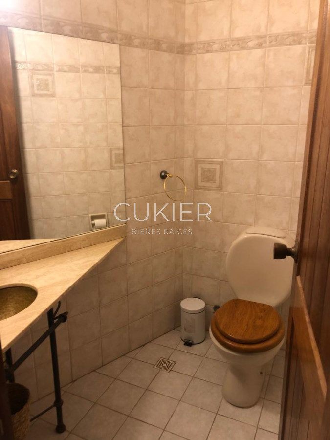 Casa ID.2180 - Casa en alquiler anual, 3 dormitorios, 2 baños en San Rafael.