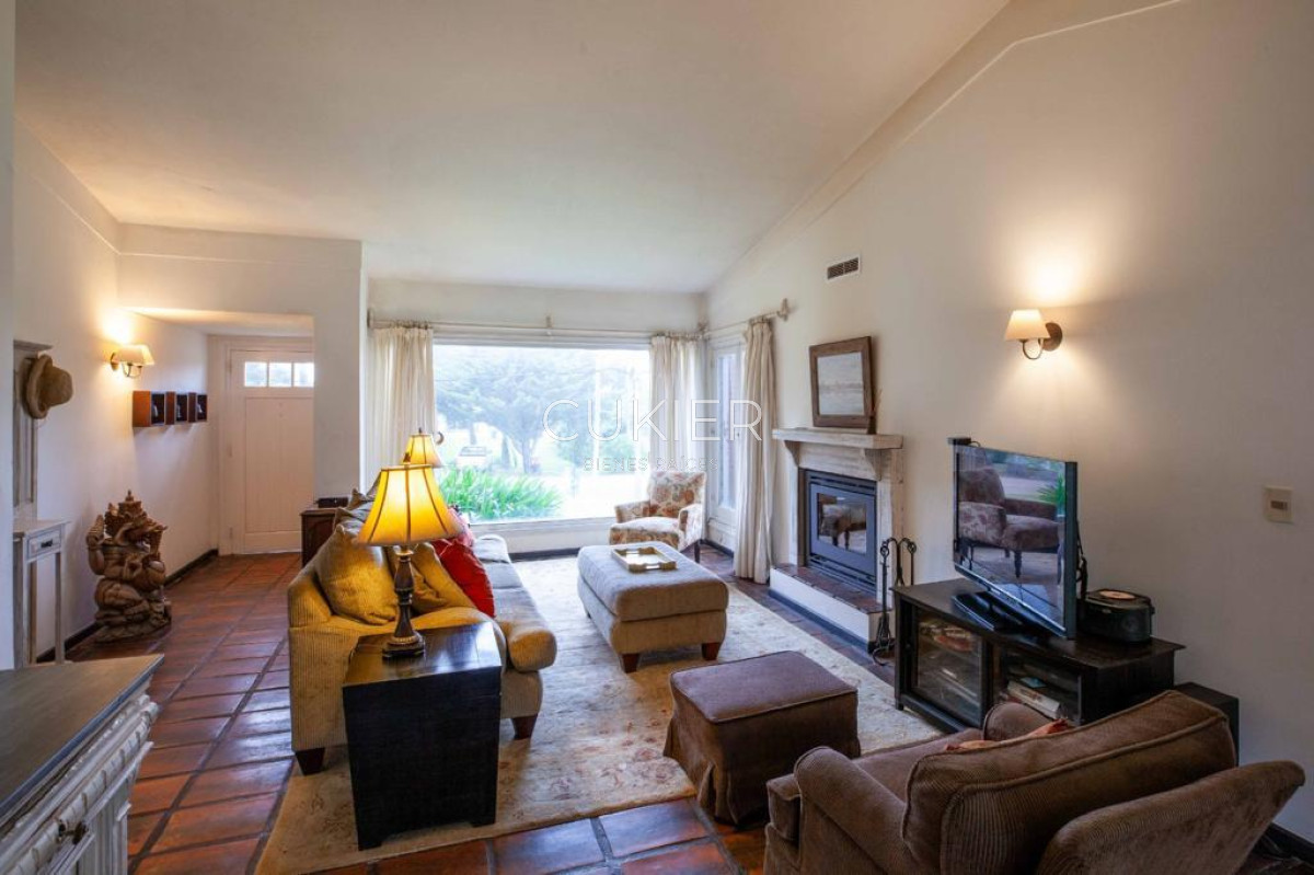 Casa ID.2697 - Alquiler anual y temporada de casa 4 dormitorios en San Rafael con piscina a 200 m de playa brava