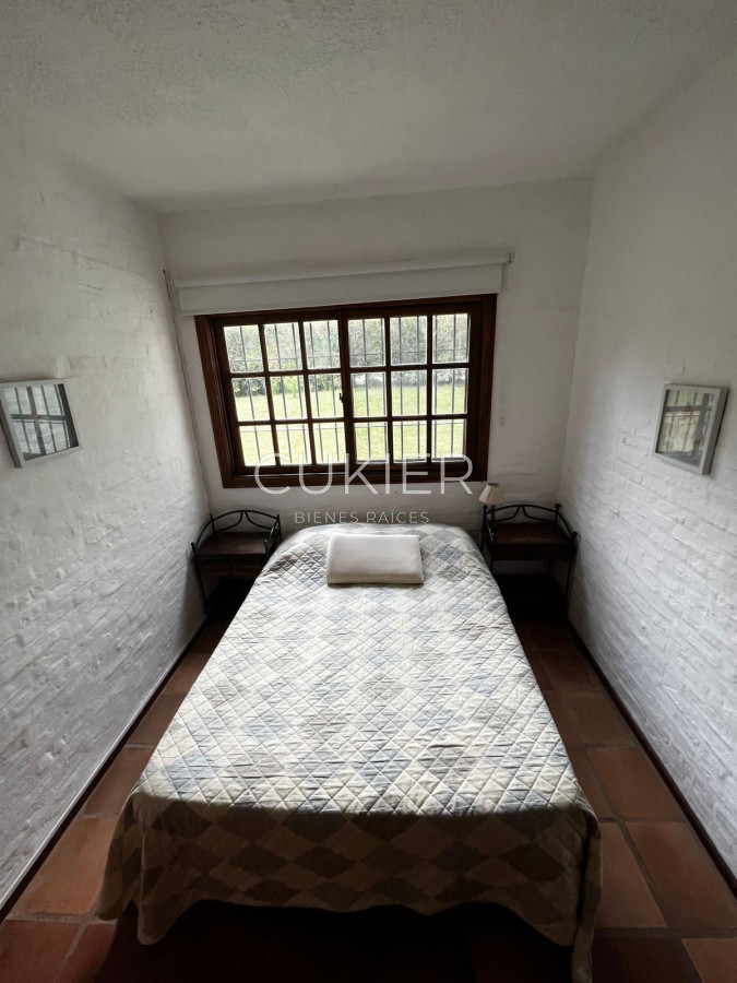 Casa ID.2180 - Casa en alquiler anual, 3 dormitorios, 2 baños en San Rafael.